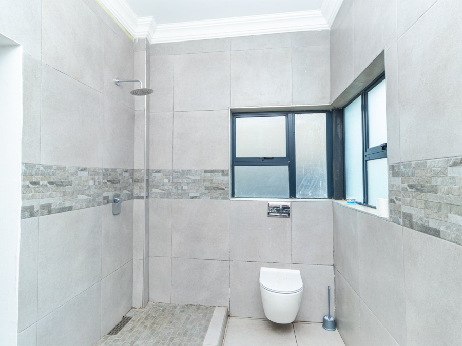6 Bedroom Property for Sale in Gateway Manor North West